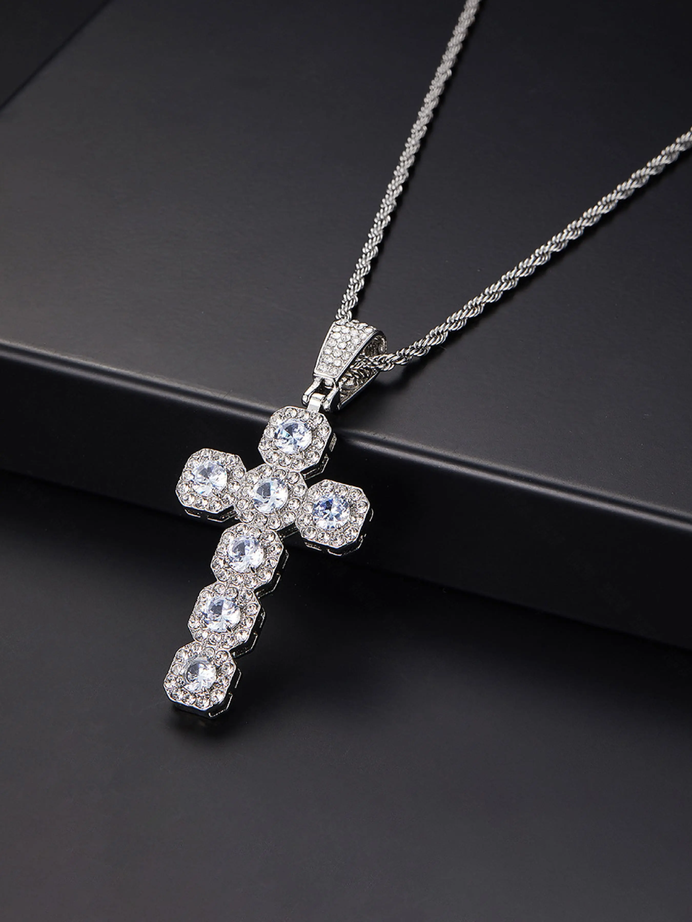 Rhinestone Decorated Cross Pendant Necklace, Fashion Jewelry for Party, Daily Clothing Decor, Trendy All-match & Exquisite Jewelry for Birthday Gift, Elegant Rhinestone Necklace, Fashion Cool Accessories