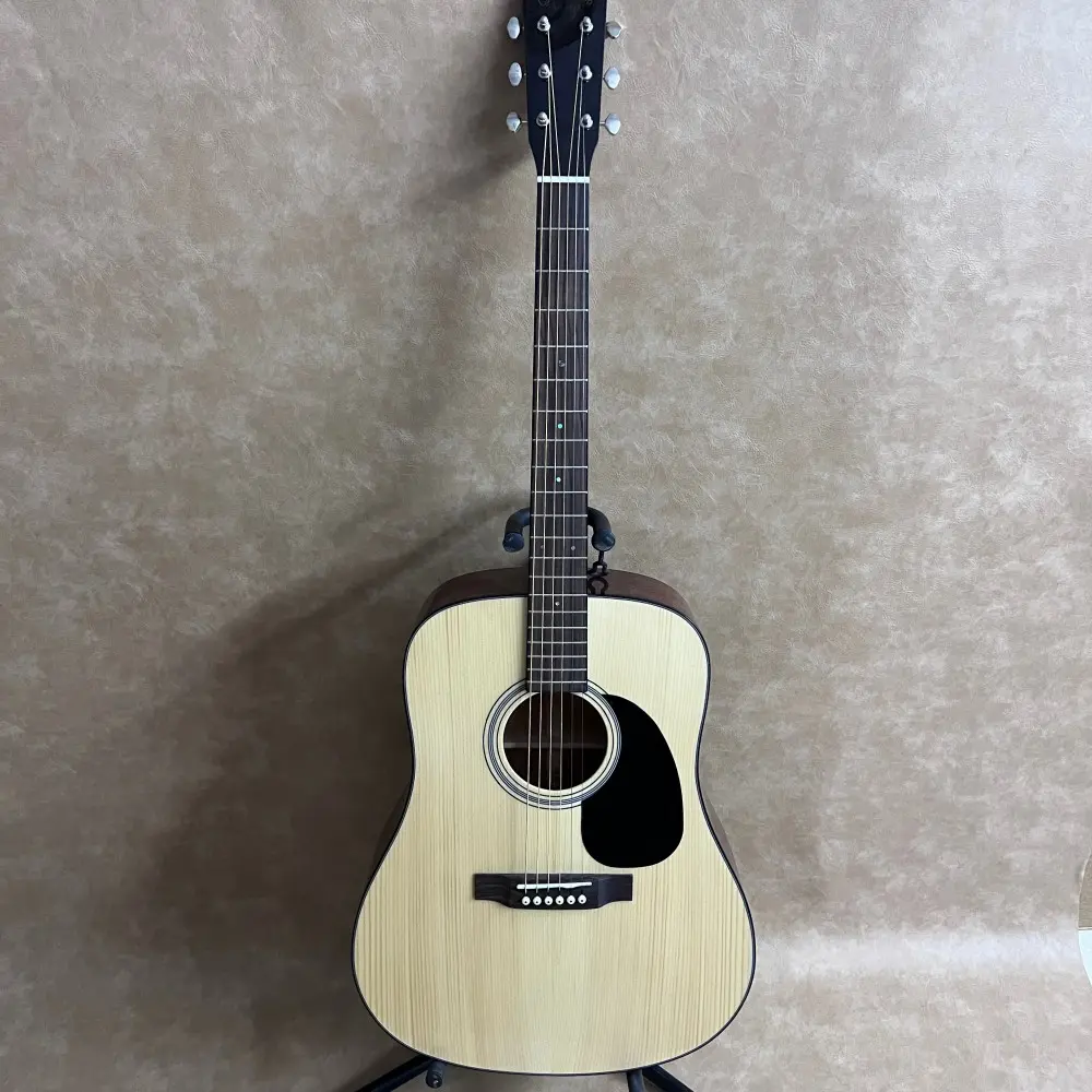 D18 Right-Handed Dreadnought Acoustic Guitar, 6 Strings, 20 Frets, Mahogany Back and Side Panels, Half-Enclosed Tuning Pegs, Rosewood Components, Beef Bone Nut, Professional Performance Instrument