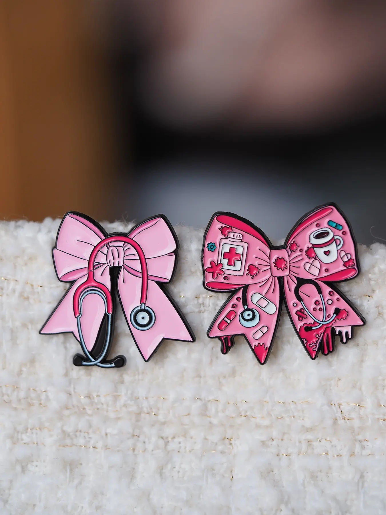 2pcs Pink Medical Bow Soft Enamel Pin Set, Nurse Stethoscope & First Aid Brooch, Great Gift for Nurses, Doctors & Healthcare Workers, Enamel Lapel Pins