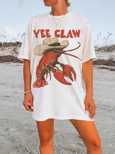 Oversized Vintage "YEE CLAW" Cowboy Crawfish Graphic Tee, Casual Coastal Beach Soft Jersey Top, Loose Fit Retro Western Print Short Sleeve T-Shirt, Trendy Y2K Streetwear for Summer Vacation & Coastal Girl Aesthetic Outfits with Fashionable Style