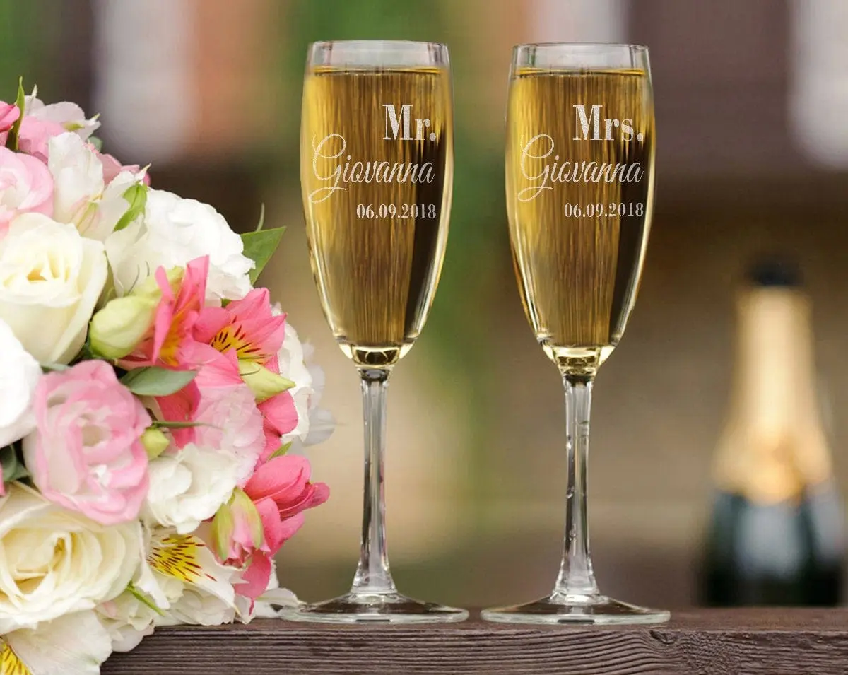 Mr Mrs Gift for Couple Bride Groom Customized Champagne Flutes Engraved Wedding Set of 2 Glasses for Mr. Mrs. 25th 50th Anniversary Idea