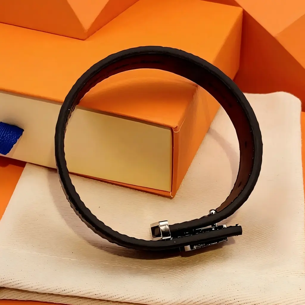 Designer Luxury Leather Bracelet 21cm Adjustable Titanium Steel Buckle Unisex Wristband Gift Box