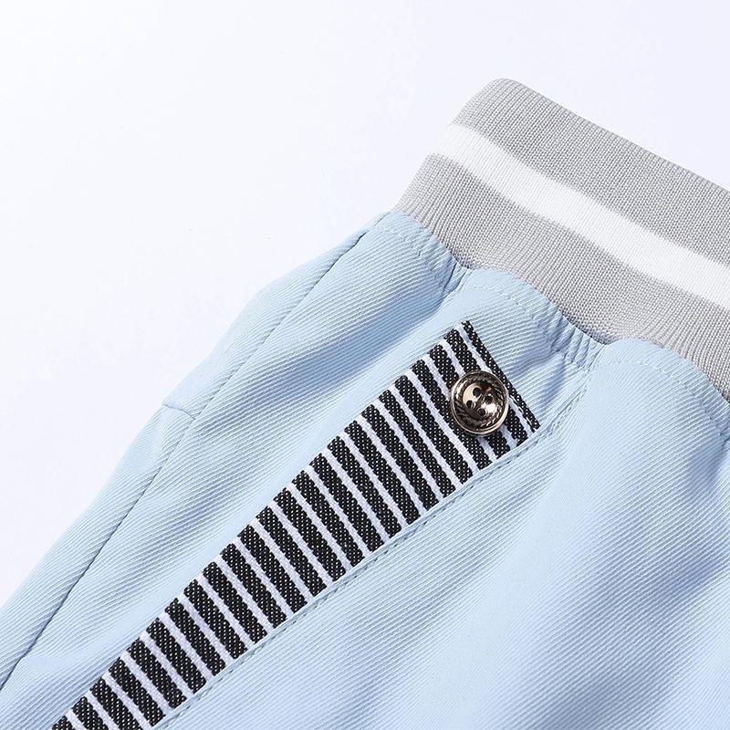 Men’s casual shorts: loose straight-leg summer shorts (6/10 length); light luxury feel. Summer loose 6/10 casual shorts—wear one pair all summer. Versatile men’s 6/10 shorts.