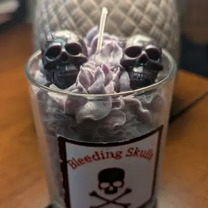 Halloween Bleeding Skulls Scented Candle - Choose Your Scent with Unique Skull Design and Aromatic Appeal