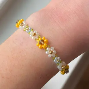 Sunflower Beaded Bracelet Yellow Seed Bead Daisy Bracelet Handmade Sunflower Jewelry Gold Dainty Floral Bracelet Sunflower Gift for Her