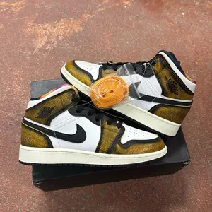 Jordan 1 Mid SE Orange Wear-Away (GS) Kids' Basketball Shoes, Size 5.5Y (7W)