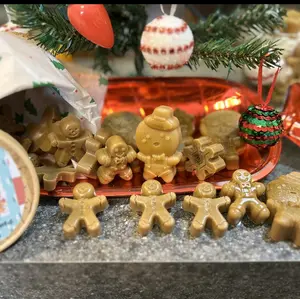 8oz GingerBread Cookie wax melts Christmas themed scented Gingerbread house