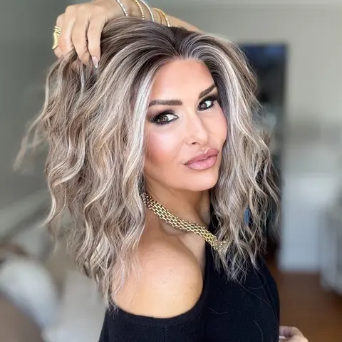 AISOM Chloe Hazelnut Short Water Wave 13x4 Free Part Lace Front Wig with Scandinavian Hairine Low Density 120% Glueless Wig 12 Inches Daily Use Women's Wig
