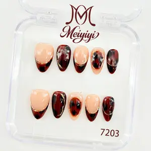 .DP.7203.Minimalist wearable nails