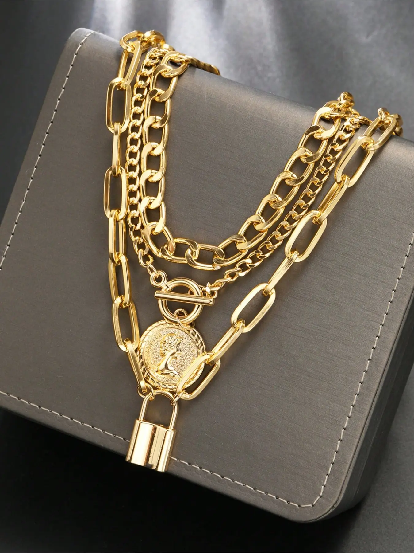 Women's Vintage Elegant Punk Style Lock Twist Pendant Necklace Set, Multi-Layer Clavicle Chain Jewelry Gift for Women Daily Party Wear