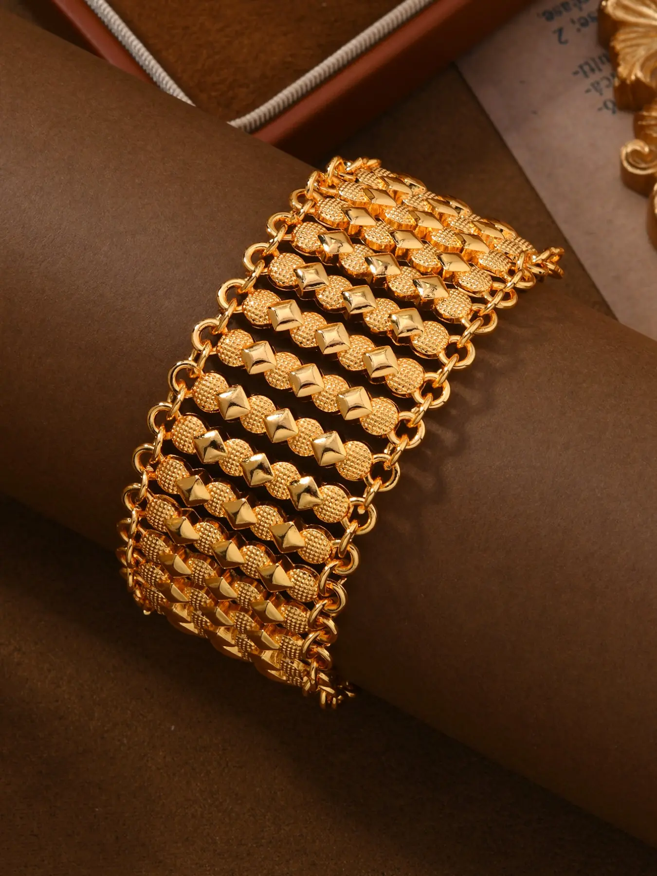 Vintage Luxury 24k Gold Plated Copper Star Element Cuban Link Bracelet, Premium Bracelet, Exquisite Bracelet, Elegant Jewelry Bracelet, Elegant Chain Design for Weddings, Banquets & Valentine's Day Gifts