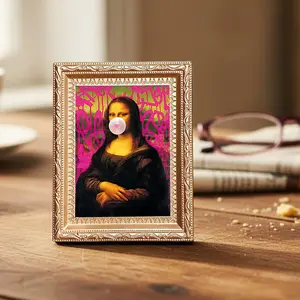 Mona Lisa Blowing Bubble Gum Magnetic Fridge Magnet, Pop Art Design Altered Classic Decor, Playful Quirky decorative Magnet for Home, ideal Gift for Art Lovers, Home Decoration