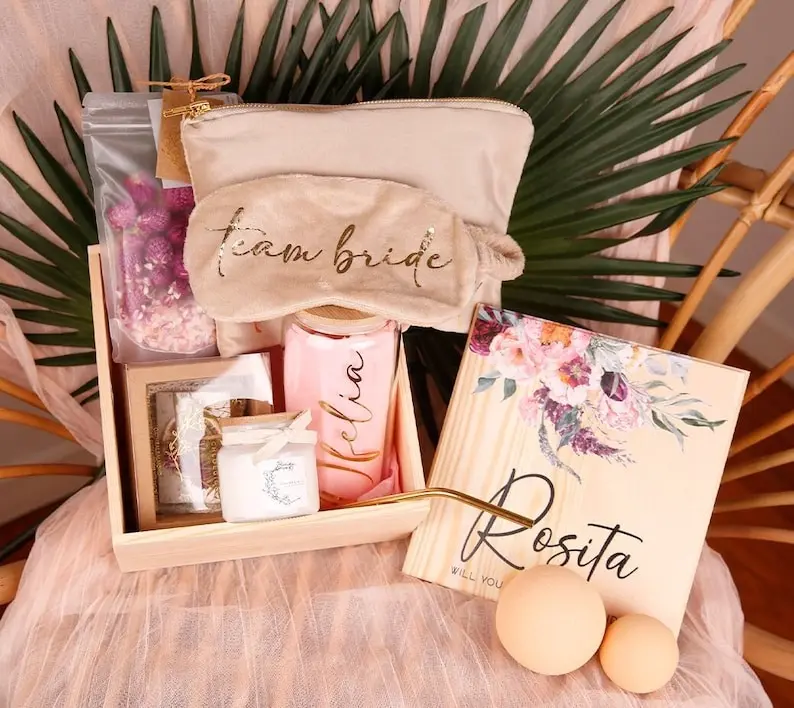 Bridesmaid Proposal Box, Personalized Maid of Honor Gift Box, Wedding Present, Gift for Her
