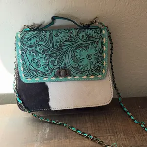 Roxie- cowhide crossbody with chain strap