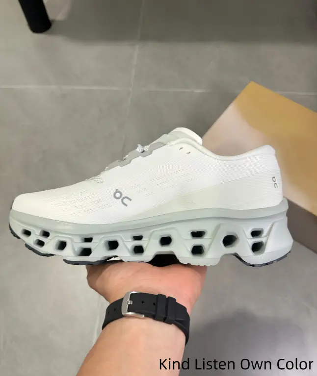 Solid off-white hollow segmented midsole athletic shoes absorb heavy impact to ease strain during long jogging, road training and outdoor fitness