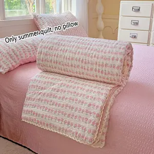Small pink floral lace trim summer lightweight quilt, ultra-soft skin-friendly air conditioning quilt and summer cooling blanket, suitable for summer bedrooms, offices, beds, lg rooms, and home leisure use Floral Print Quilt, Breathable summer quilt