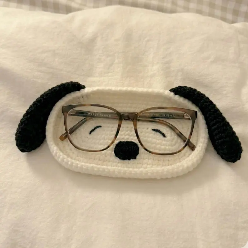 Crochet Dog Glasses Holder, Handmade Black and White Puppy Eyeglass Tray, Cute Crochet Glasses Stand, Gift for Mom Dog Lovers