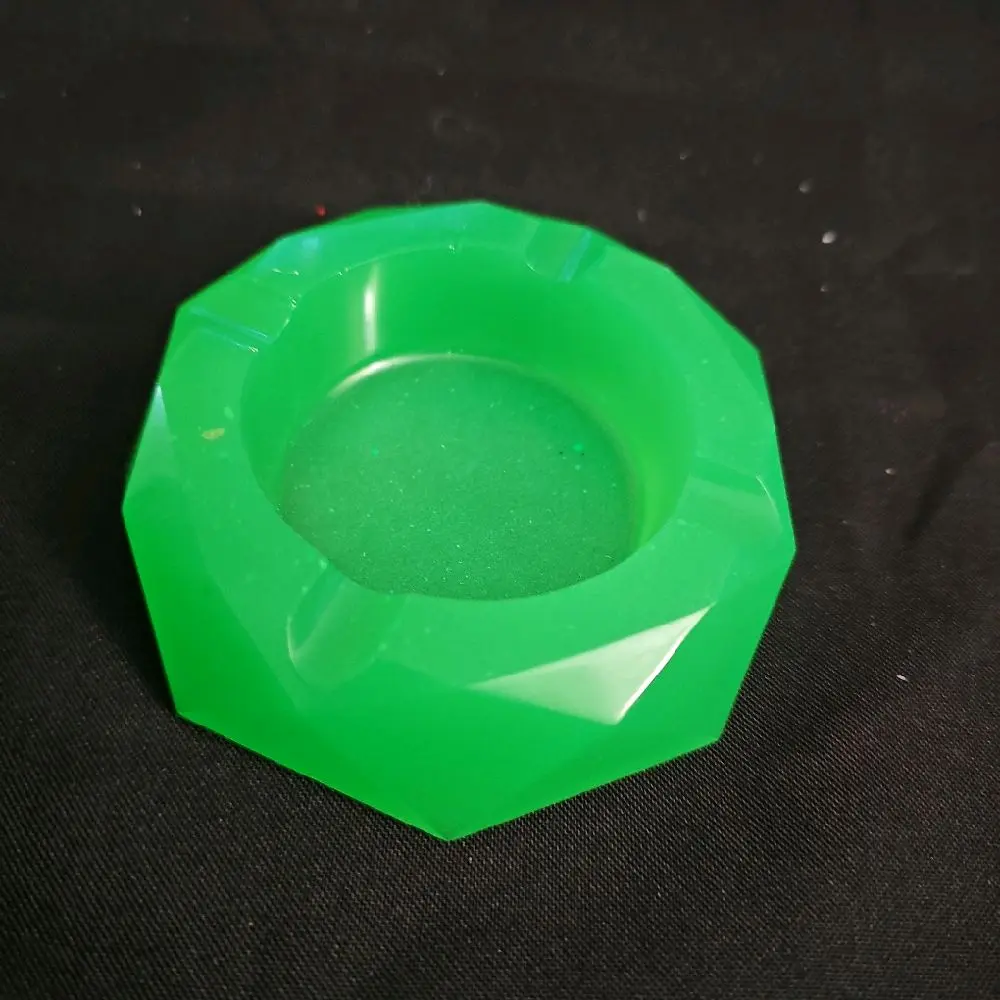 glow in the dark green round resin ashtray