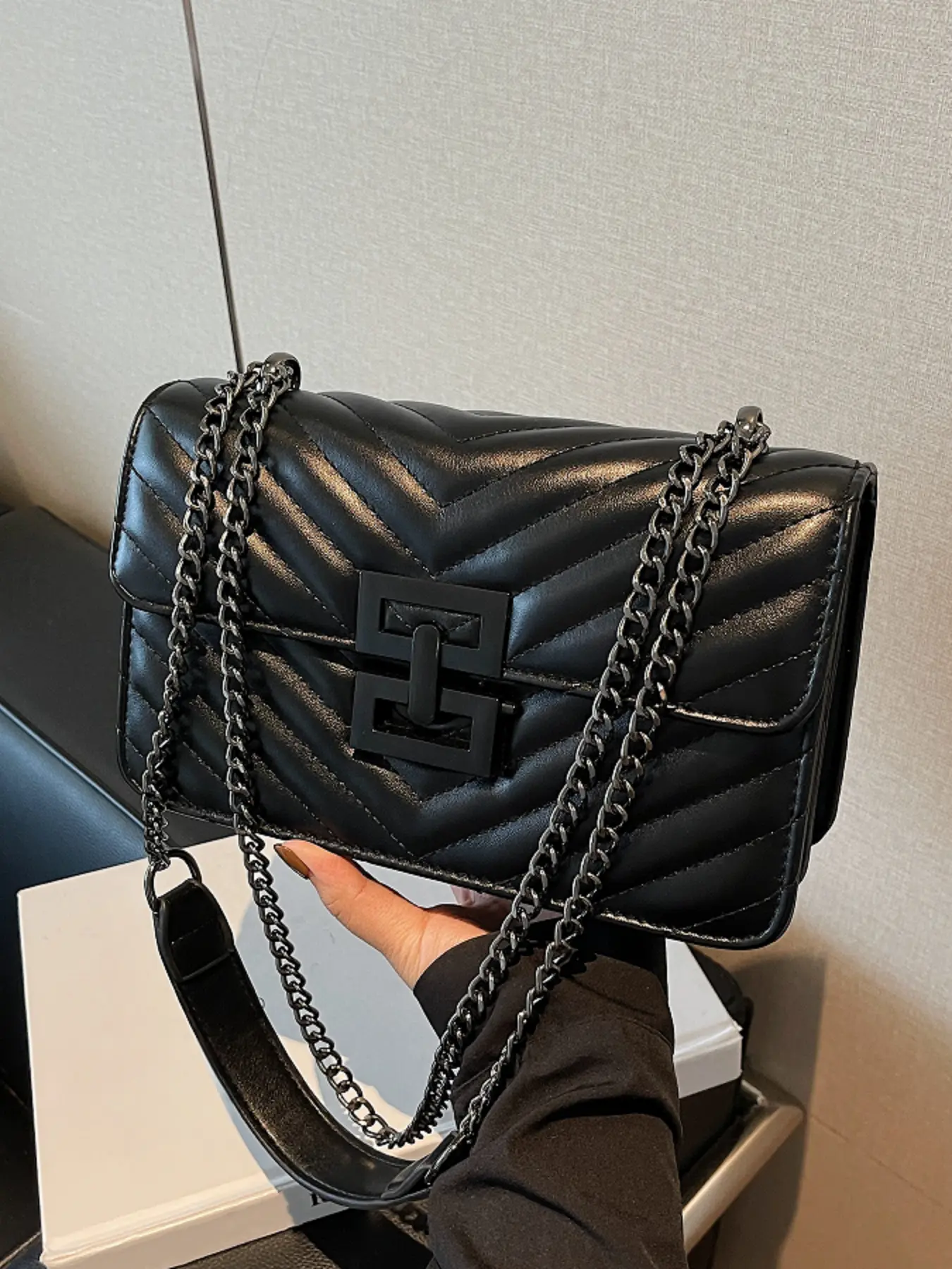 Fashion retro V-stitch quilted chain square bag, minimalist everyday commute shoulder bag stylish casual crossbody bag