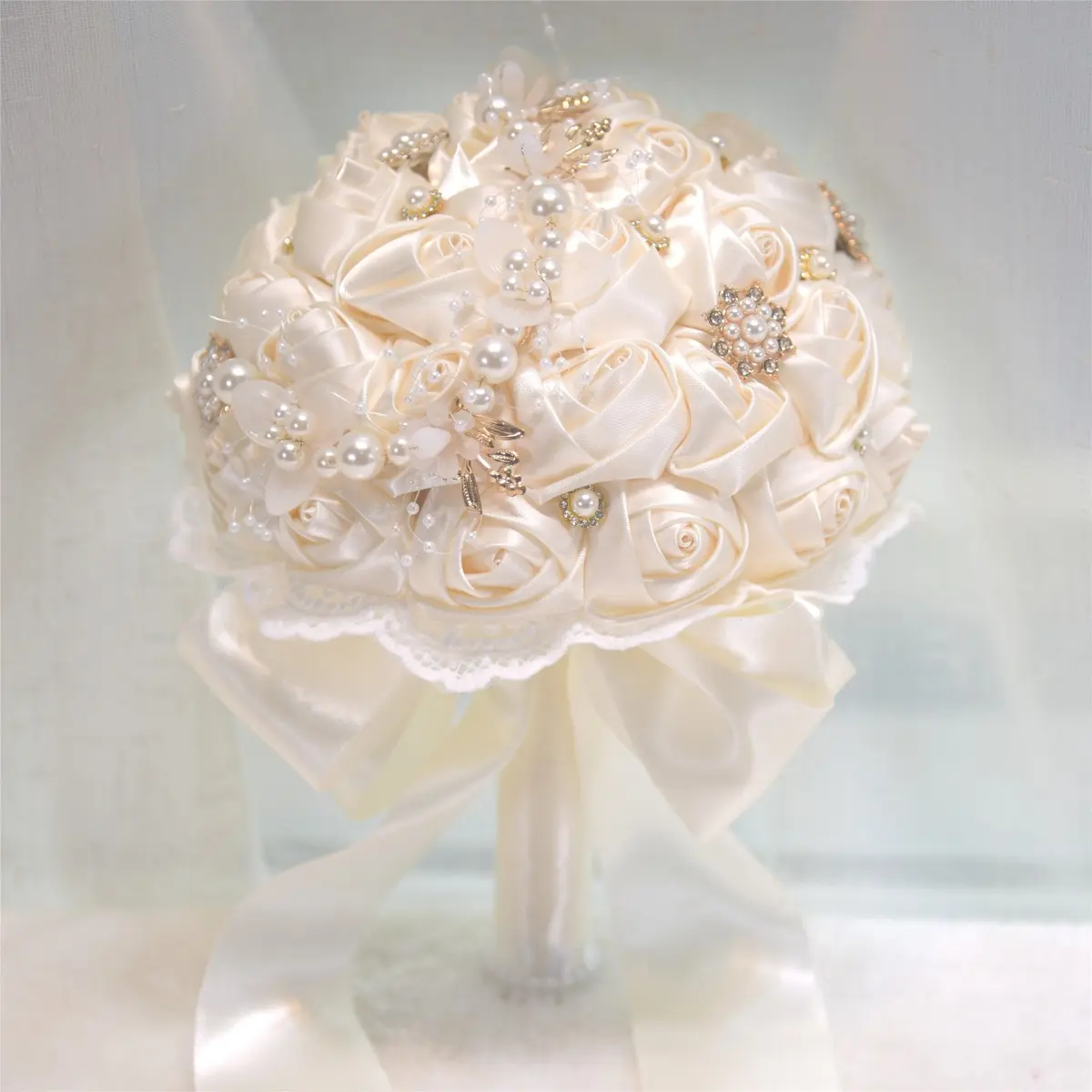 Vintage Round Faux Pearl, Lace & Faux Rose Wedding Bouquet - Satin Ribbon Bridesmaid Handheld Bouquet with Smooth Crystal Brooch, Classic Wedding Supply (Home & Festive Party Decor), Floral