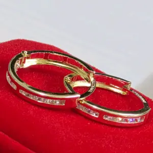 Arracada Juggy Circonia Grande 10K Real Gold.
