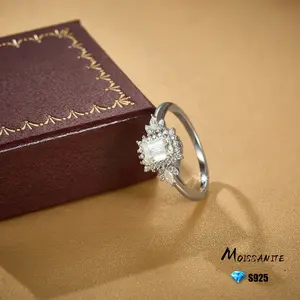 925 Sterling Silver 1.04 Carat Moissanite Ring Emerald Cut Flower Engagement Rings for Women, Luxurious Romantic Design for Confession, Engagement, Wedding, Perfect for Anniversary, Birthday, Thanksgiving, Christmas Gift, Comes with Gift Box