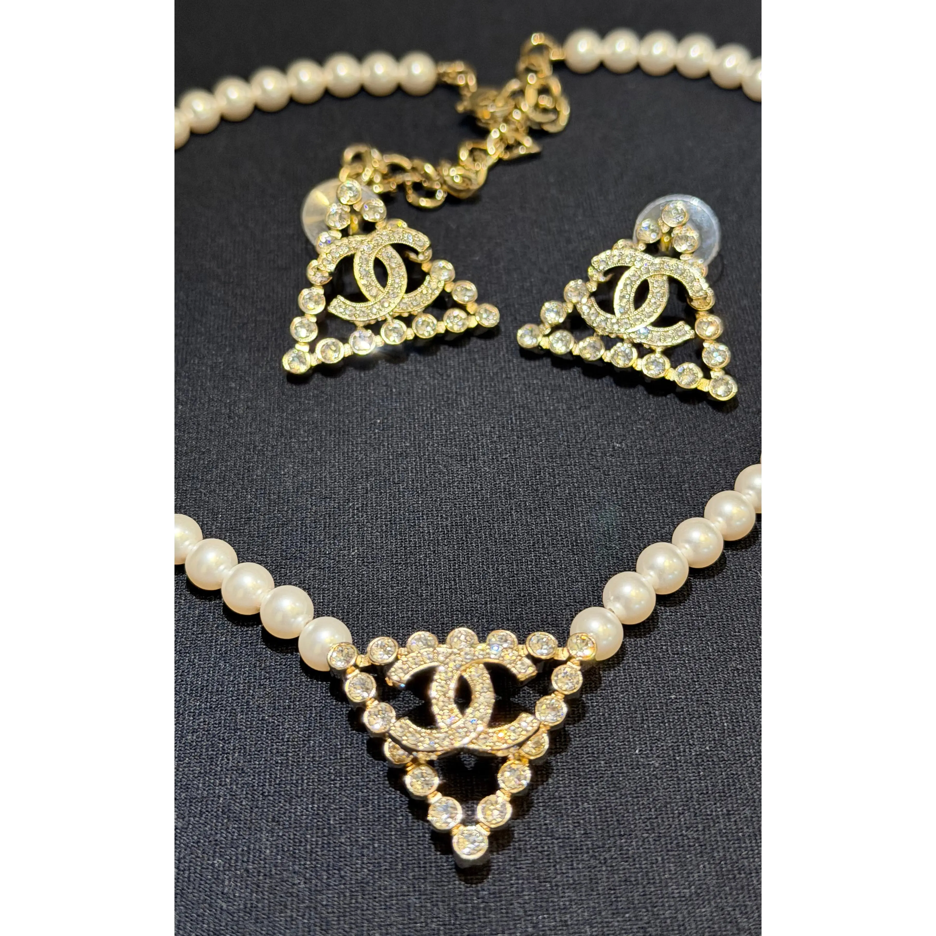 Pre-owned Chanel CC Pearl & Crystal Necklace & Earrings Jewelry Set