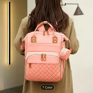Backpack for baby bottles and portable diaper changing mat (Mochila para biberones y cambiador portatil de pañal)