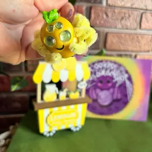 Lemon Drop the emotional support spider