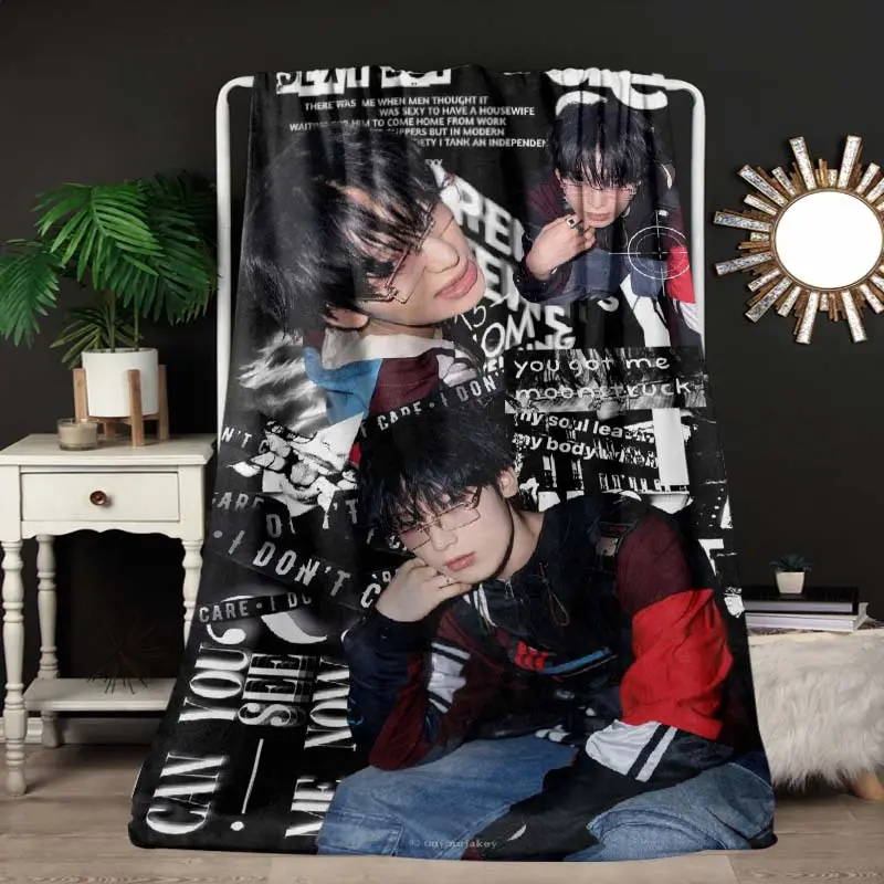 Sunoo Multi-Expression Collage Art Design Blanket - Lightweight Flannel Throw with Vibrant Character Artwork, All-Season Cozy Bedding for Sofa, Camping, Office & Travel - Perfect Gift for Friends, Home Decor, Blanket for Bed, Camping Accessory,  684