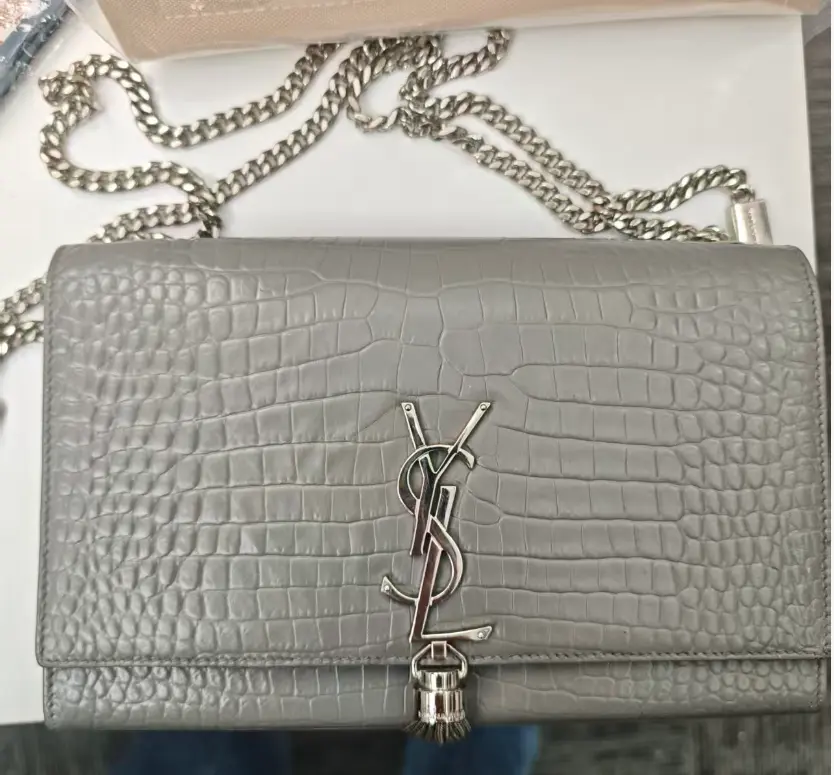Pre-owned Yves Saint Laurent Pre‑owned YSL Kate Tassel Bag Grey Crocodile Embossed Leather Silver‑Tone YSL Logo Chain Crossbody Shoulder Bag