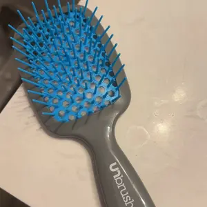 Product Review of Unbrush Detangling Hair Brush by FHI Heat from B**i **