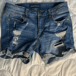 Aeropostale MIDI Size 2 Shorts with Holes Denim