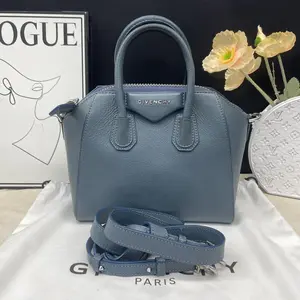Pre-owned GIVENCHY Leather Shoulder Bags 7.8'' R1439 Shoulder Bag C10144444774 0605 T3 Mia