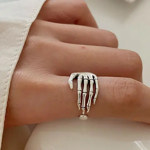 1 Piece Women's Trendy Plain Skull Hand Design Alloy Ring, Personalized Fashion Street Hip Hop Style Party Accessories, Punk Rings