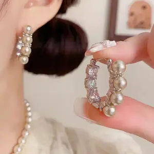 LisiZen Stylish Geometric Pearl Earrings with Diamonds, Elegant Light Luxury Retro Versatile Hoops for Women DZEH5204