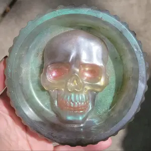 Vertical resin skull ashtray