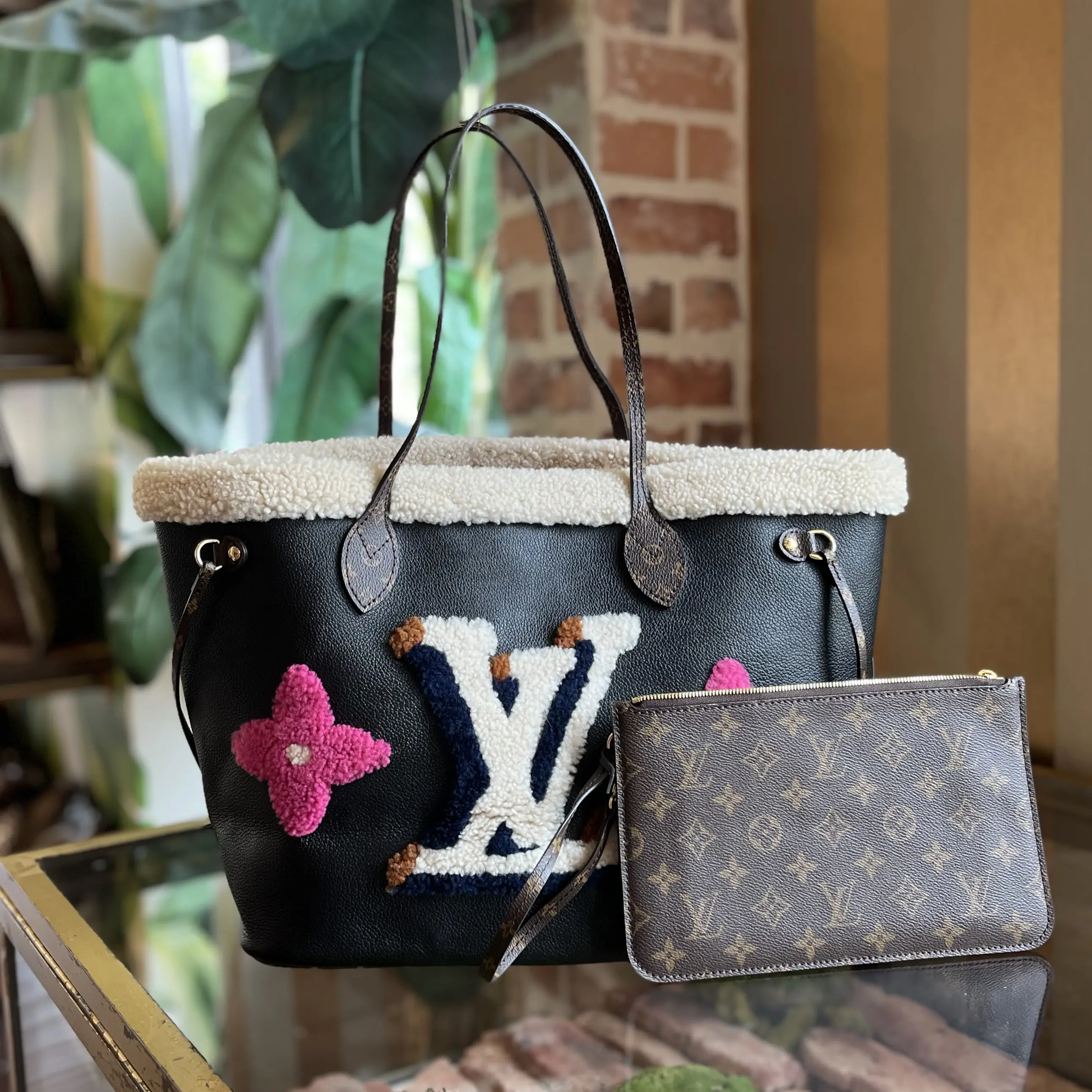 Pre-owned Louis Vuitton Leather & Shearling Tote Bags Neverfull MM Black Calfskin Leather Monogram Teddy Shearling Tote