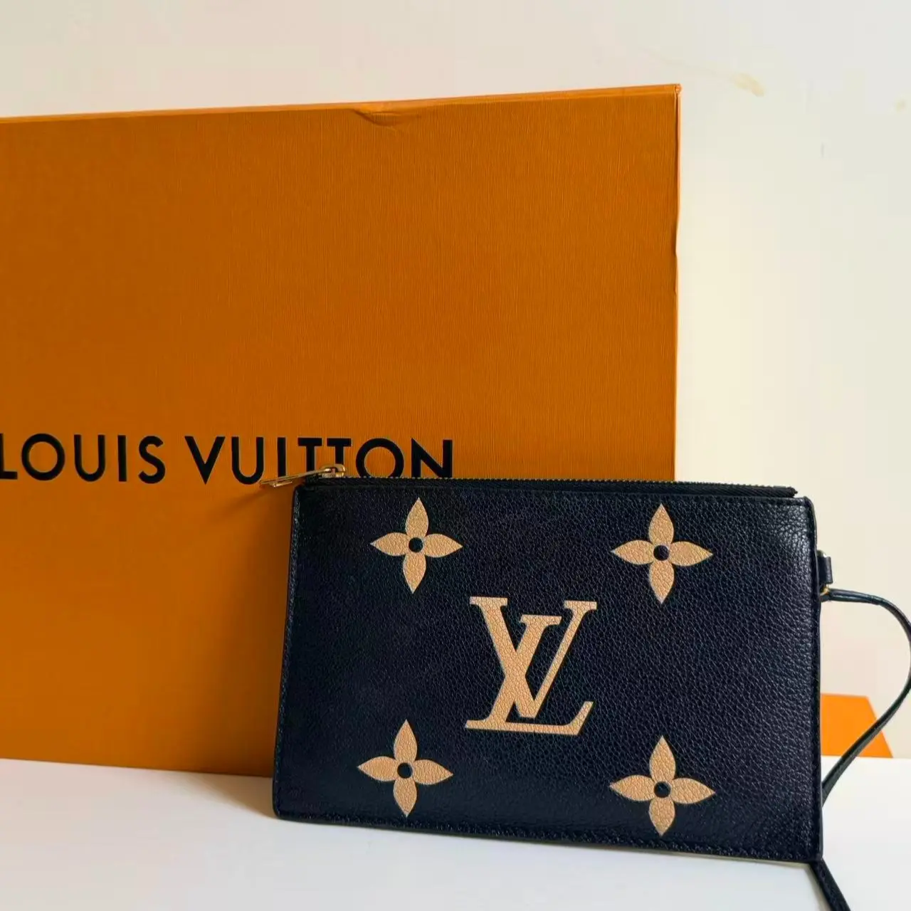 Pre-owned Louis Vuitton Black Pouch CC0334