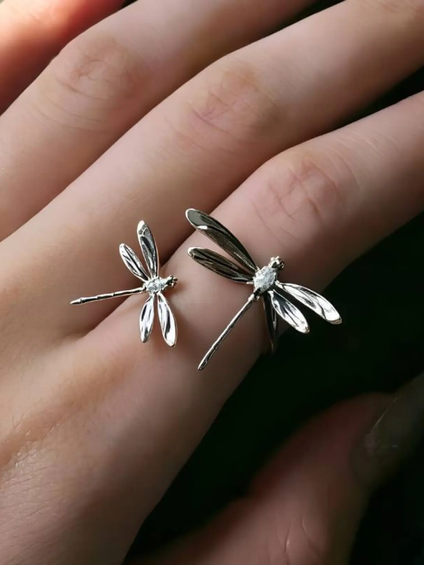 A fresh and elegant 3D openwork dragonfly ring—set with dazzling cubic zirconia—a versatile ladies’ ring with a natural charm—adjustable band—perfect for parties, Thanksgiving, Valentine’s Day and birthdays, and an excellent choice for a gift