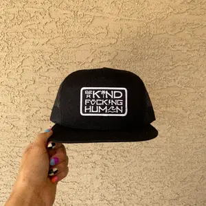 MEN'S BE A KIND HUMAN HAT - BLACK PATCH, FLAT