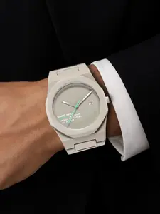 A popular men's minimalist temperament personalized technology trend calendar night light waterproof quartz watch