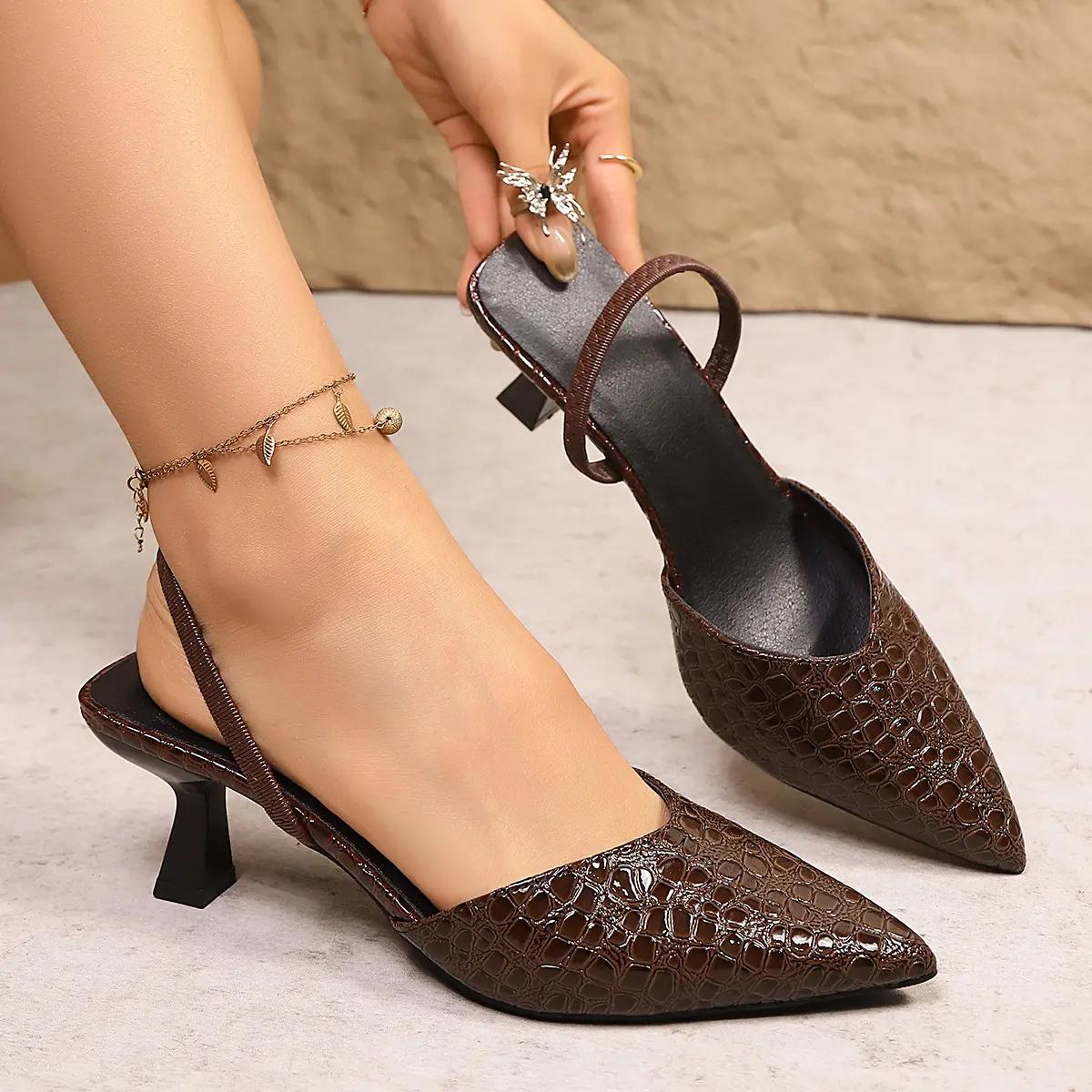 Women Pointed Toe Kitten Heel Sandals Closed Toe Formal Pumps for Wedding Party Evening Wear Summer Outfits