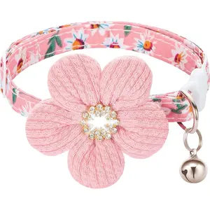 Cat collar, detachable kitten collar with floral decoration, rhinestone cat collar with bell, floral pet collar with safety clasp, suitable for cats and small dogs