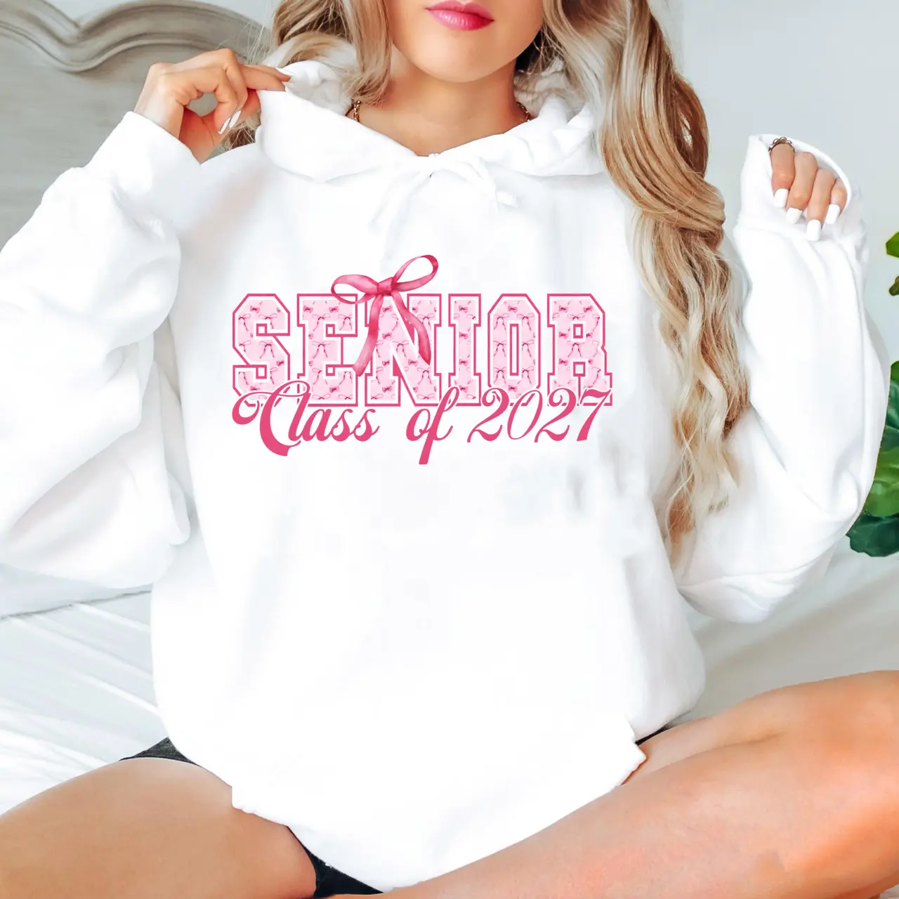 Senior Class of 2027 Hoodie, Pink Coquette Senior Graphic Hoodie T-shirt Sweatshirt, High School Senior 2027 Pullover, Graduation Gift for Teen Girls, Unisex Back to School Hoodie