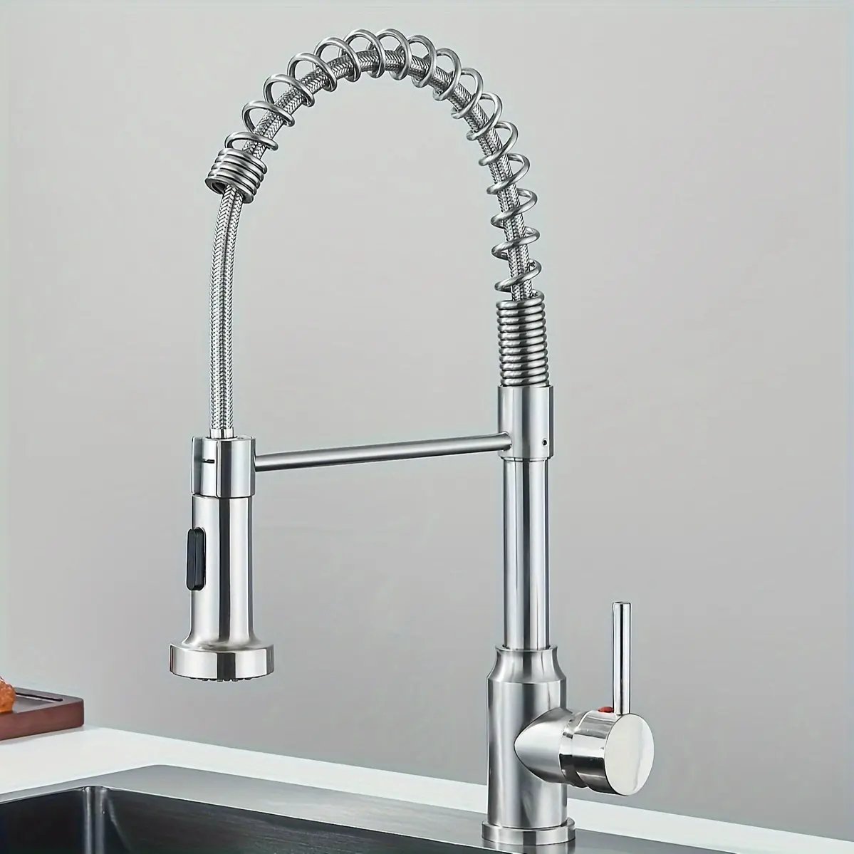 Matte Black Kitchen Faucet Featuring a Pull-Out Spray, Designed for Commercial Use with a Single Handle Lever. This Mixer Tap for The Kitchen Sink Includes a Pull-Down Sprayer with Dual Functions, Available in Matte Black And Brushed Nickel
