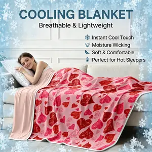 Summer ultra-soft cool cooling blanket, super pink heart pattern skin-friendly breathable style, comfortable lightweight breathable physical cooling blanket for heat-sensitive people, suitable for home and bed dual use for cool afternoon naps, bed blanket