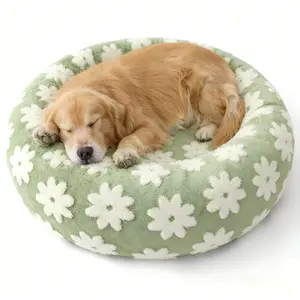 This round pet bed offers a cozy resting experience for cats and dogs. Available in multiple sizes, it features a fluffy, cloud-like design that helps relieve stress.