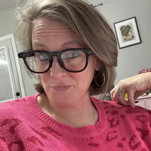 HIRO Smart AI Camera Glasses with 8MP Resolution  Convenient Button Touch Adjustment for Travel Outdoor Adventures Hands-Free Photography 160+Languages Real-Time Translation Bluetooth Wireless Wearable Video Recording  gift Multifunctional Audio Sunglasse