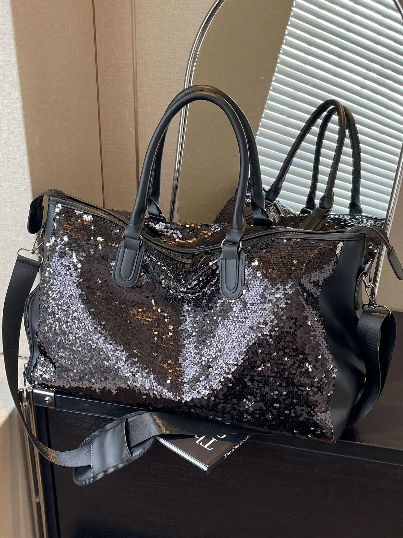 Fashion Glitter Sequin Decor Travel Bag, Large Capacity Duffel Bag with Independent Shoe Compartment, Fitness Bag for Men & Women, Travel Essentials C